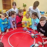 Tavolo rotondo bambini scienza gioco