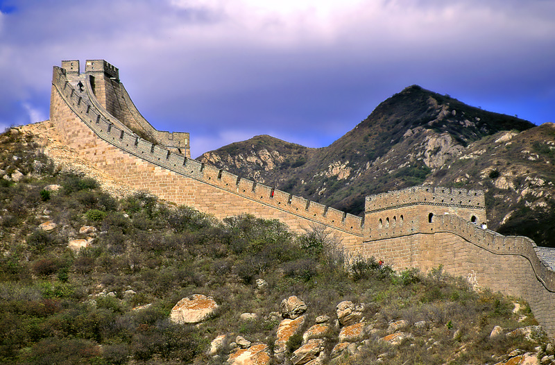 Grande Muraglia Cinese tra nebbia e montagne simbolo di resilienza - Foto Sergio Pessolano